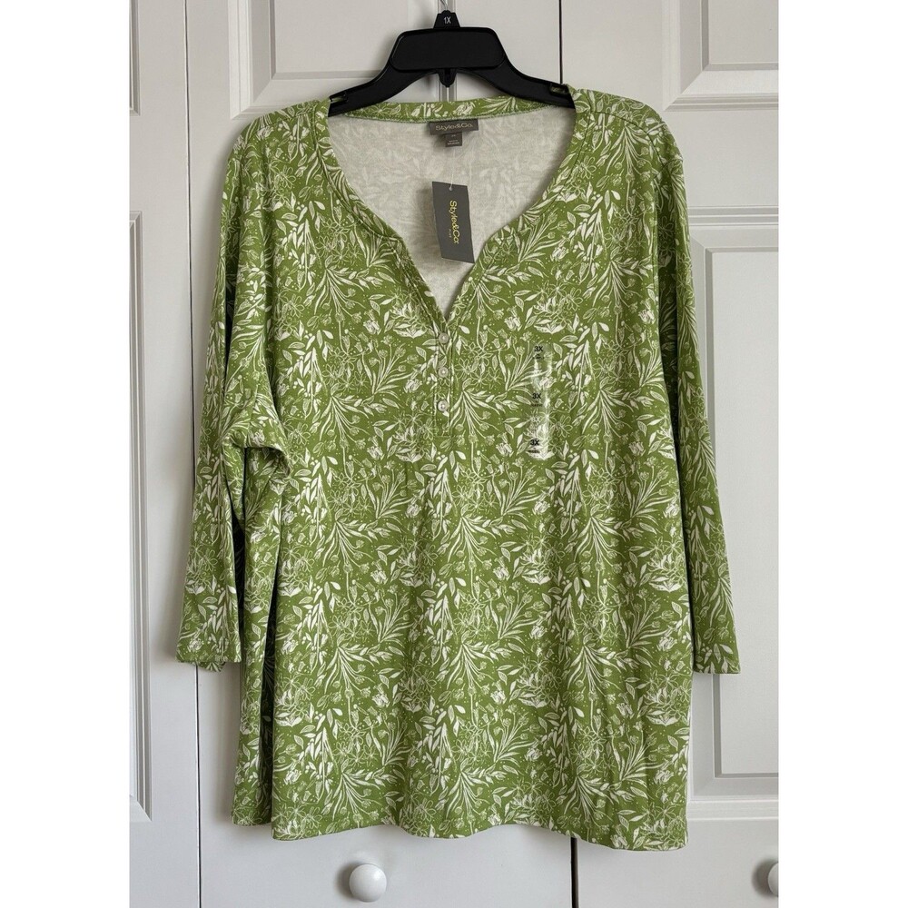STYLE & CO. WOMEN'S TOPS GREEN FLORAL PLUS SIZE PULLON 3/4 SLEEVE HENLEY NECKLIN